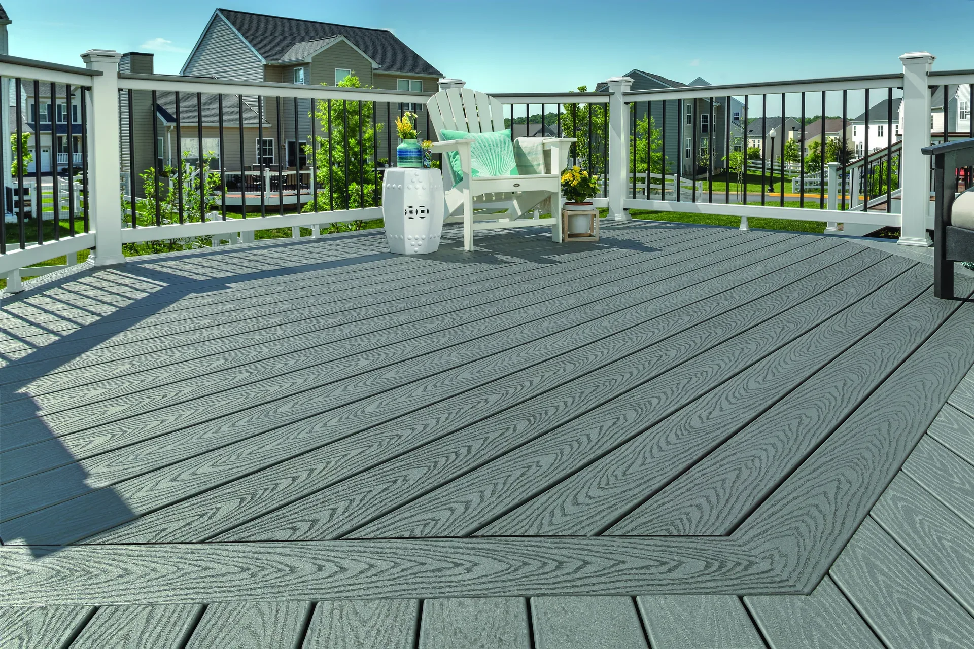Contrast is King: Stunning Brown and Black Deck Combos article image