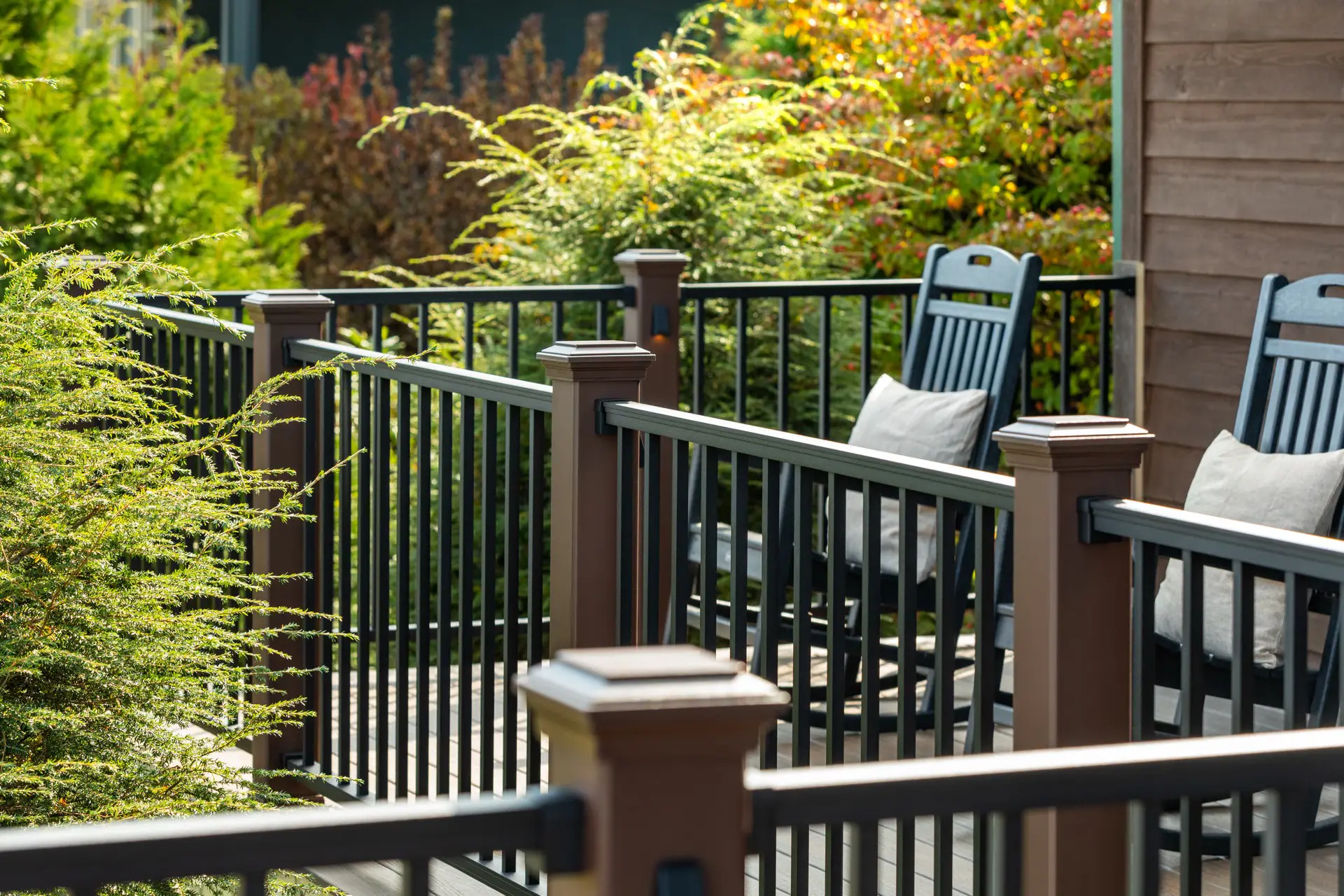 Railing corner with composite posts