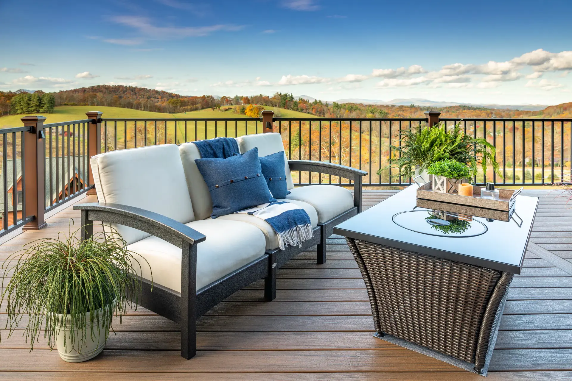 Aluminum railing with sitting area