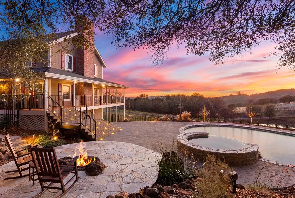 Maximizing Space: Small Deck Design Tips article image