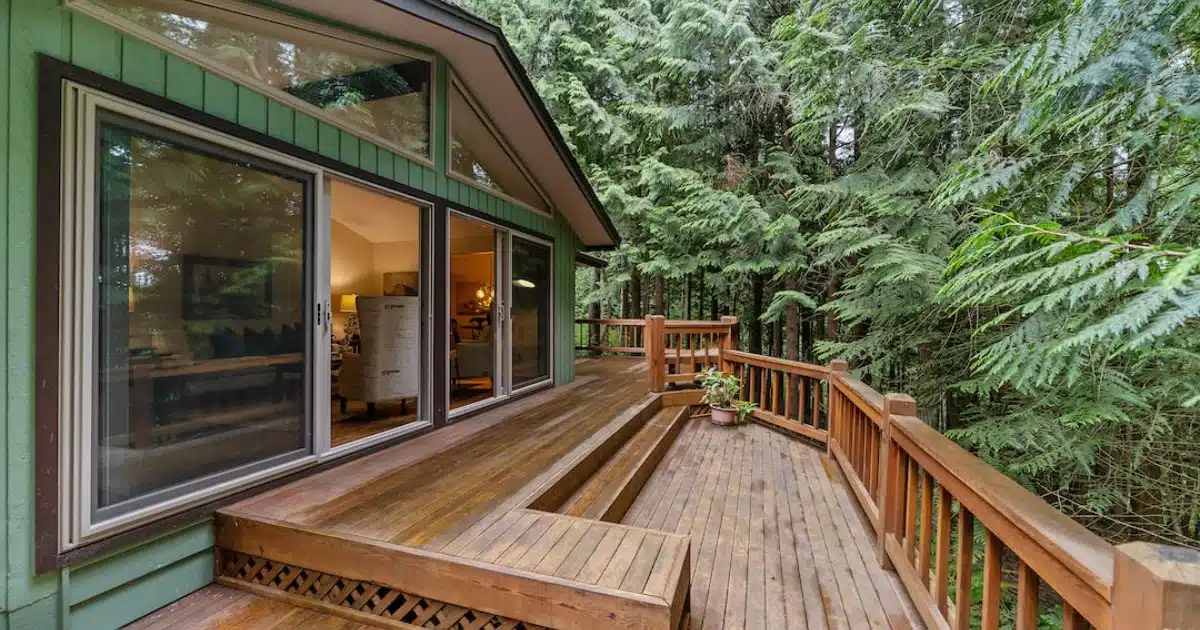 Deck vs. Patio: Which Outdoor Space is Right for You?